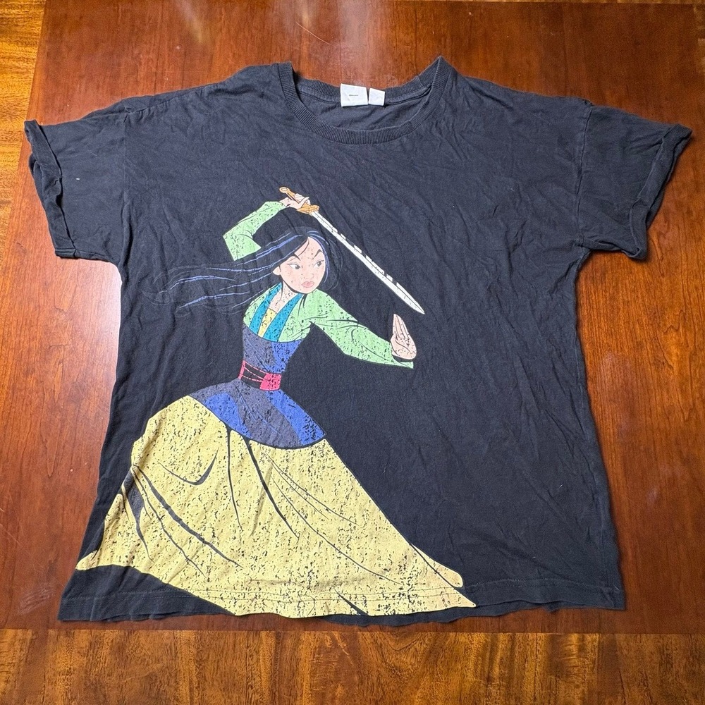 Disney Mulan Warrior Graphic Black T-Shirt Women's M Distressed 21x24